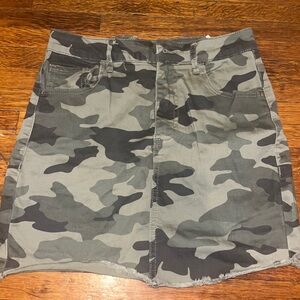 Garage camo mini skirt
